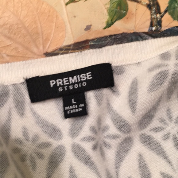 Sweater - Picture 4 of 4